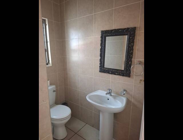 3 BEDROOM PROPERTY TO RENT IN WILLOW PARK MANOR